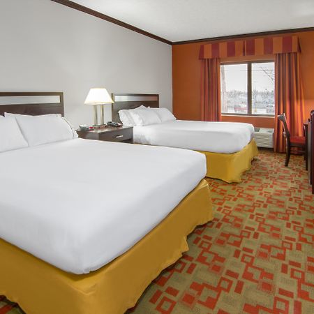 Holiday Inn Express Cleveland Airport - Brook Park By Ihg Екстериор снимка