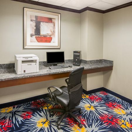 Holiday Inn Express Cleveland Airport - Brook Park By Ihg Екстериор снимка