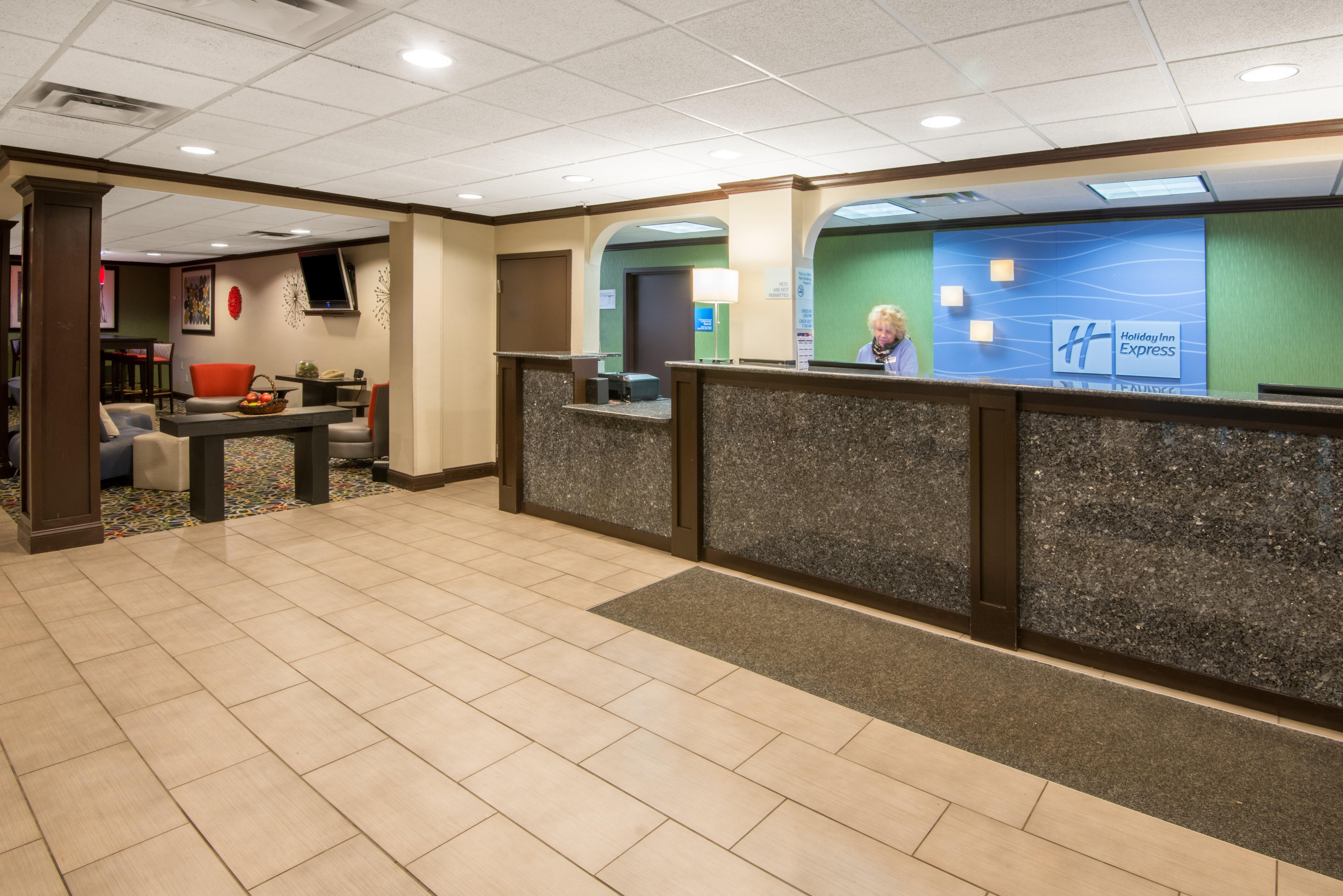 Holiday Inn Express Cleveland Airport - Brook Park, An Ihg Hotel Екстериор снимка