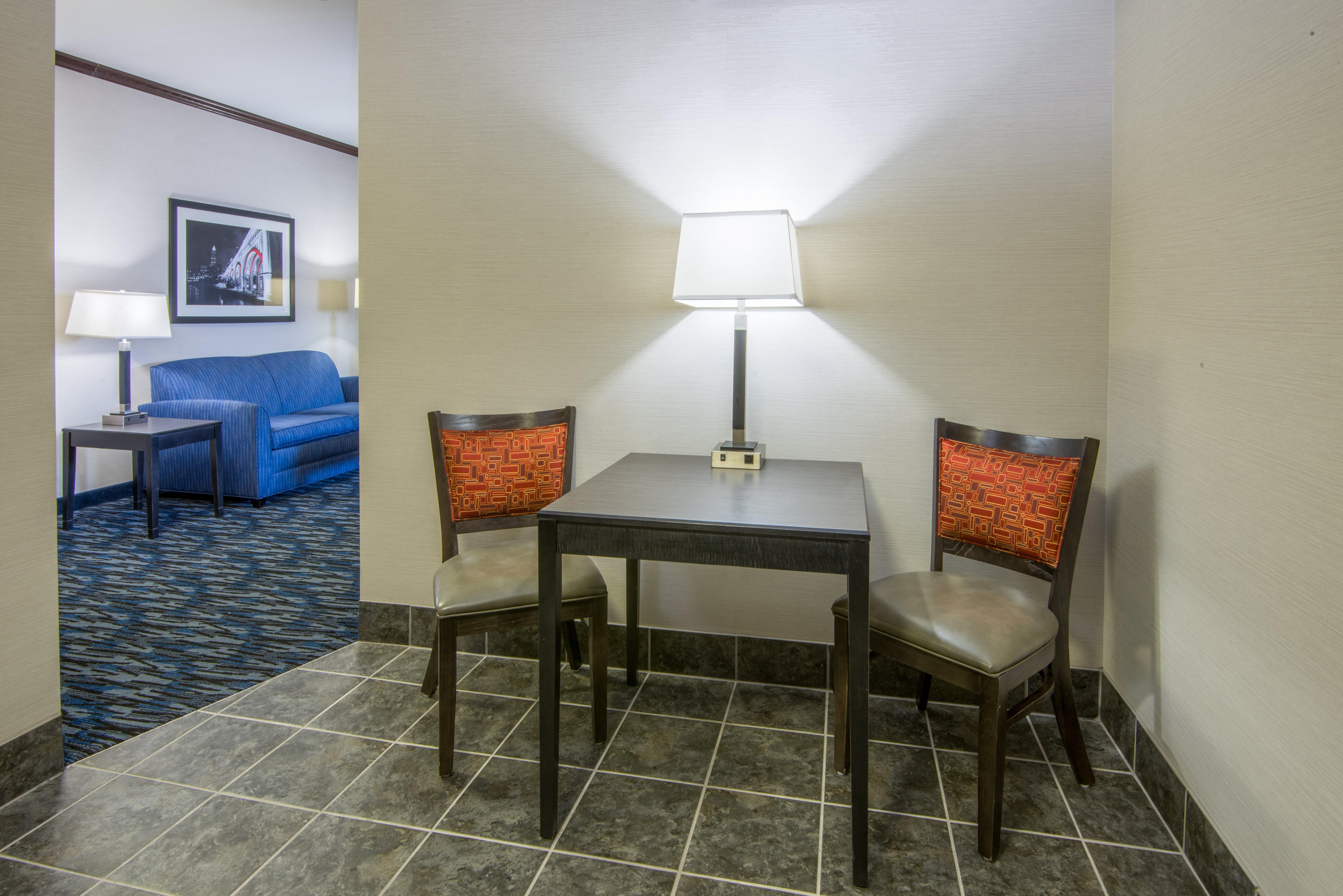 Holiday Inn Express Cleveland Airport - Brook Park, An Ihg Hotel Екстериор снимка