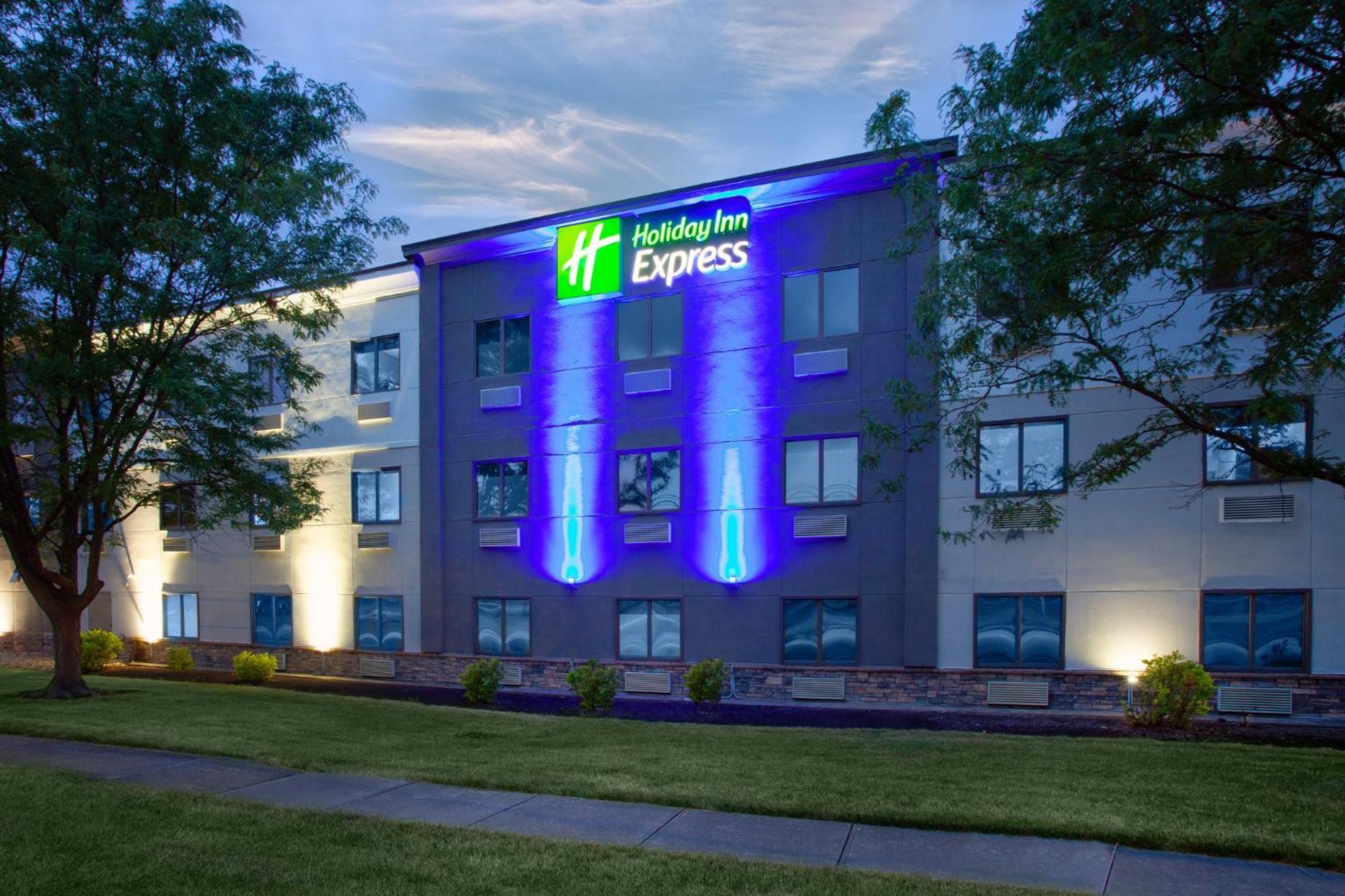 Holiday Inn Express Cleveland Airport - Brook Park, An Ihg Hotel Екстериор снимка