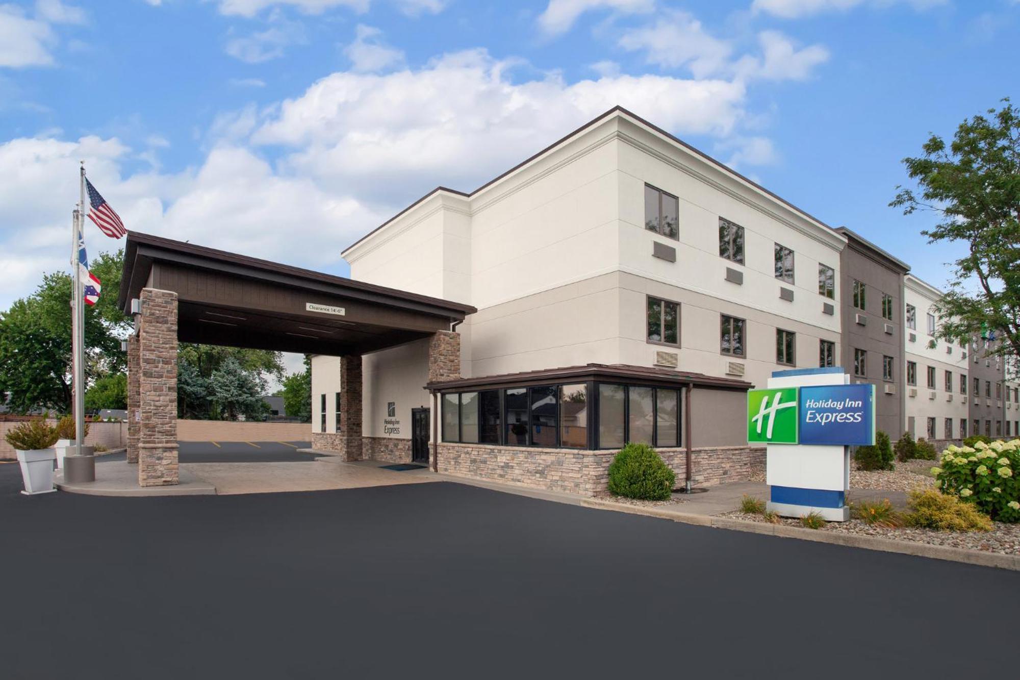 Holiday Inn Express Cleveland Airport - Brook Park By Ihg Екстериор снимка