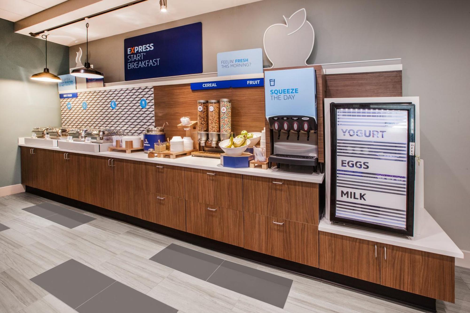 Holiday Inn Express Cleveland Airport - Brook Park By Ihg Екстериор снимка