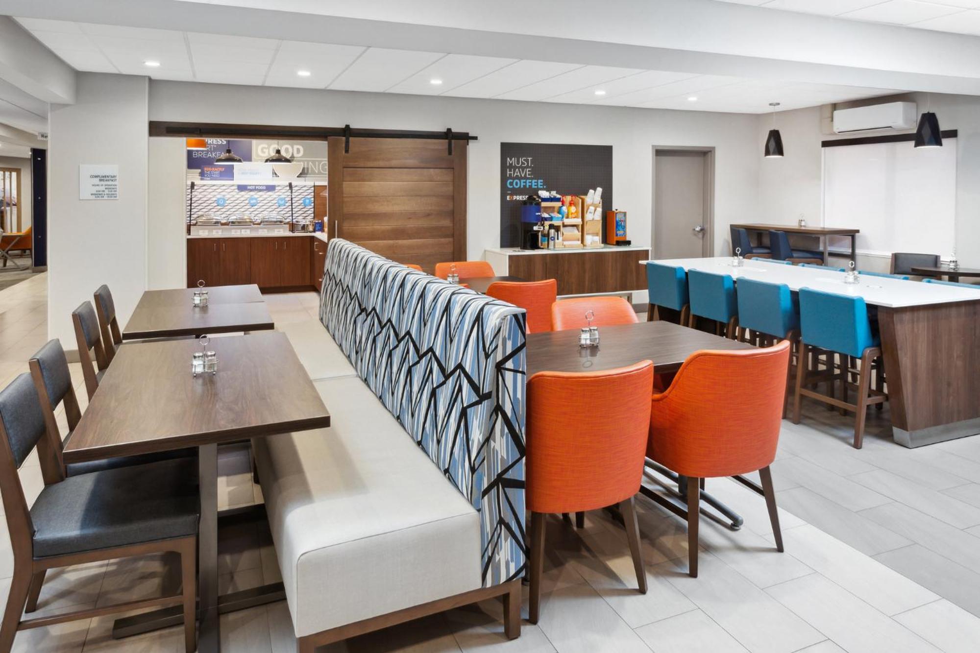 Holiday Inn Express Cleveland Airport - Brook Park By Ihg Екстериор снимка