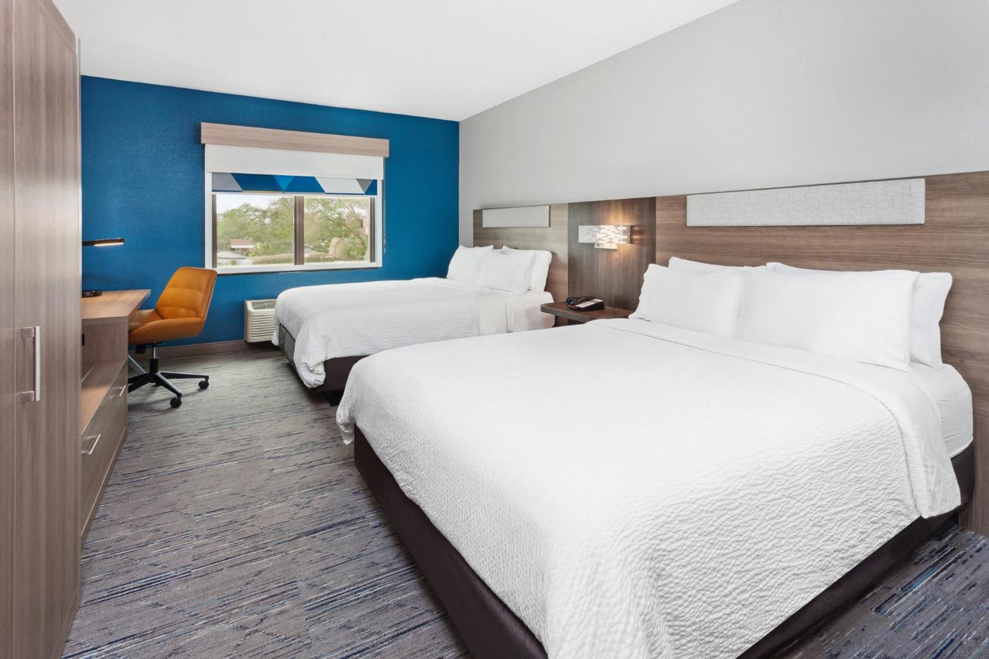 Holiday Inn Express Cleveland Airport - Brook Park By Ihg Екстериор снимка