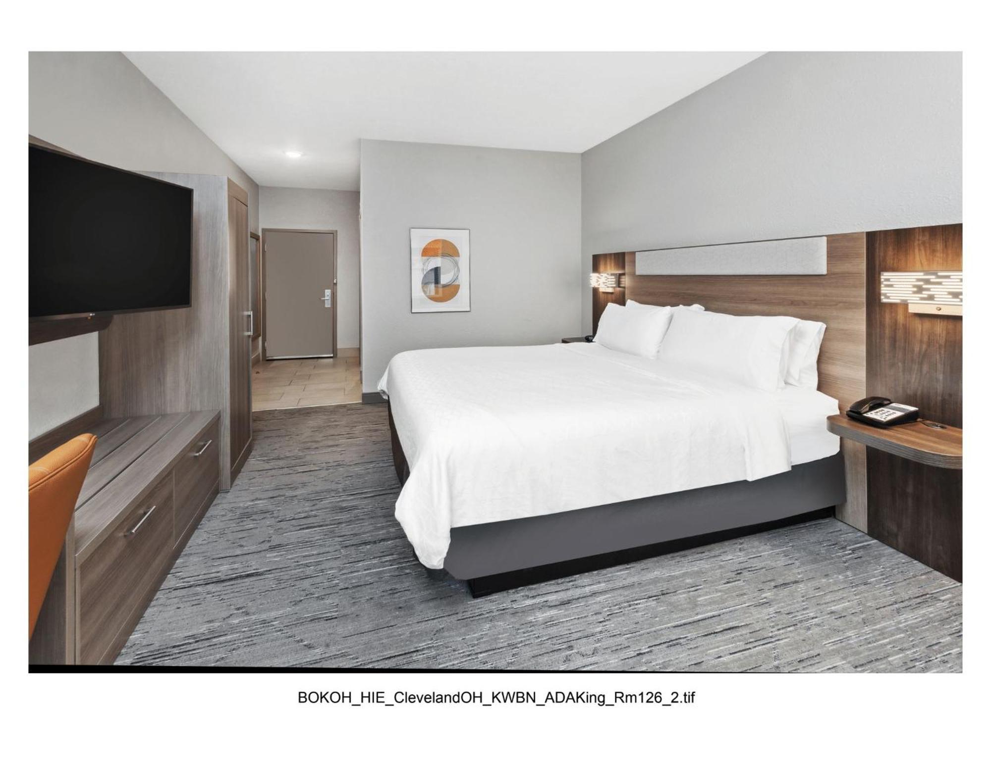 Holiday Inn Express Cleveland Airport - Brook Park By Ihg Екстериор снимка