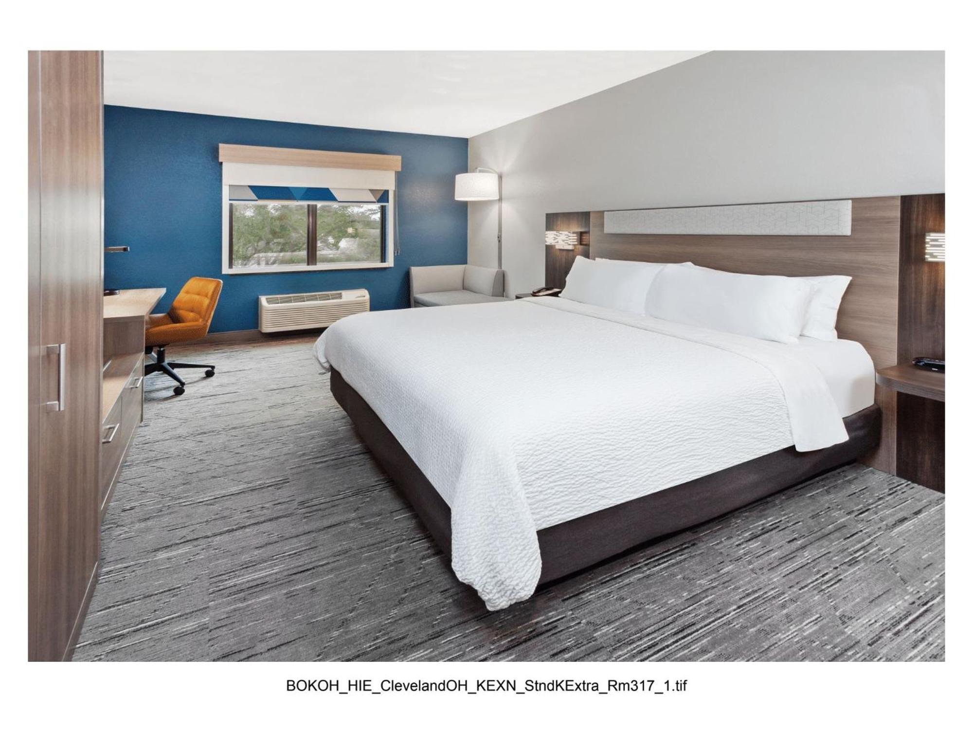 Holiday Inn Express Cleveland Airport - Brook Park By Ihg Екстериор снимка