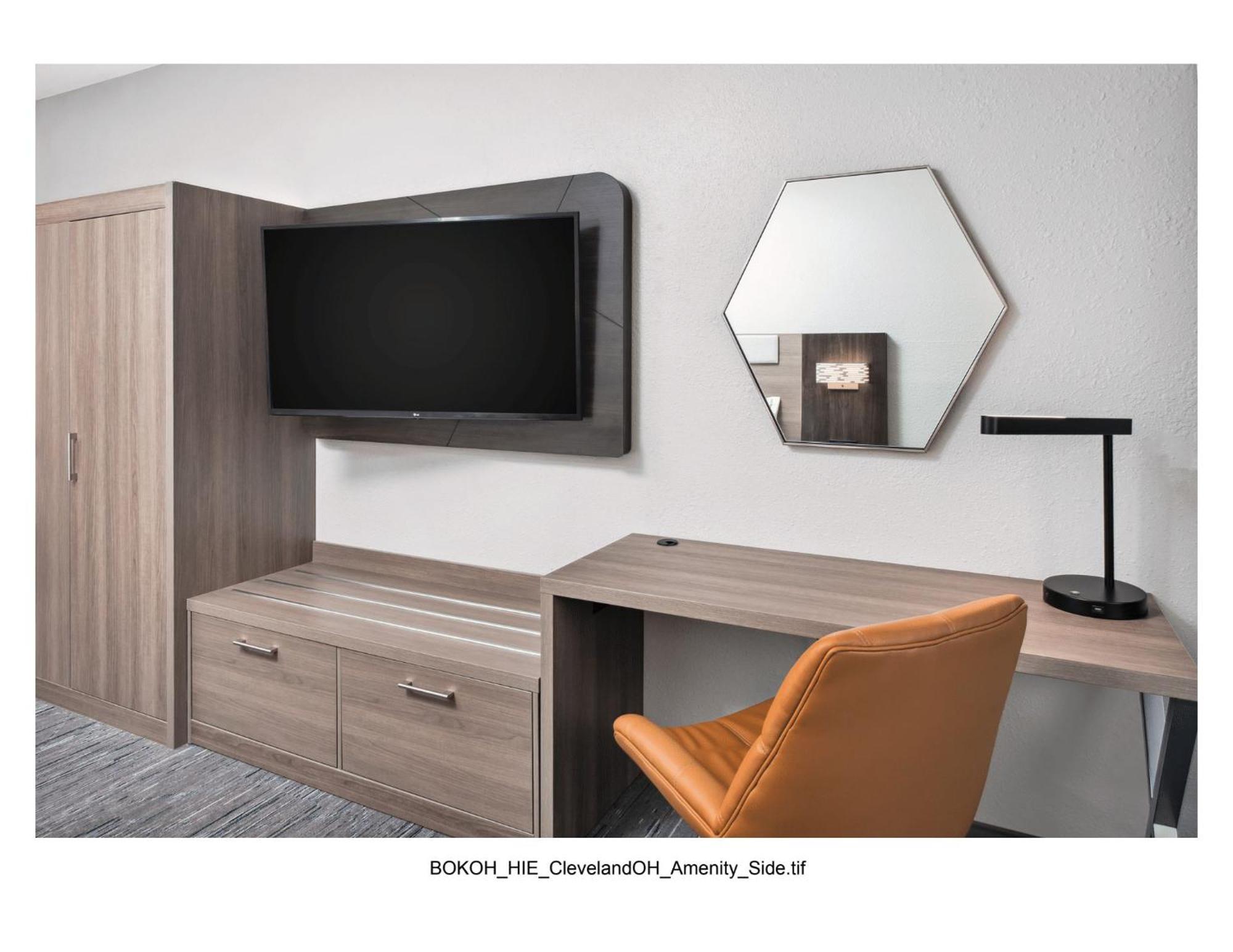 Holiday Inn Express Cleveland Airport - Brook Park By Ihg Екстериор снимка
