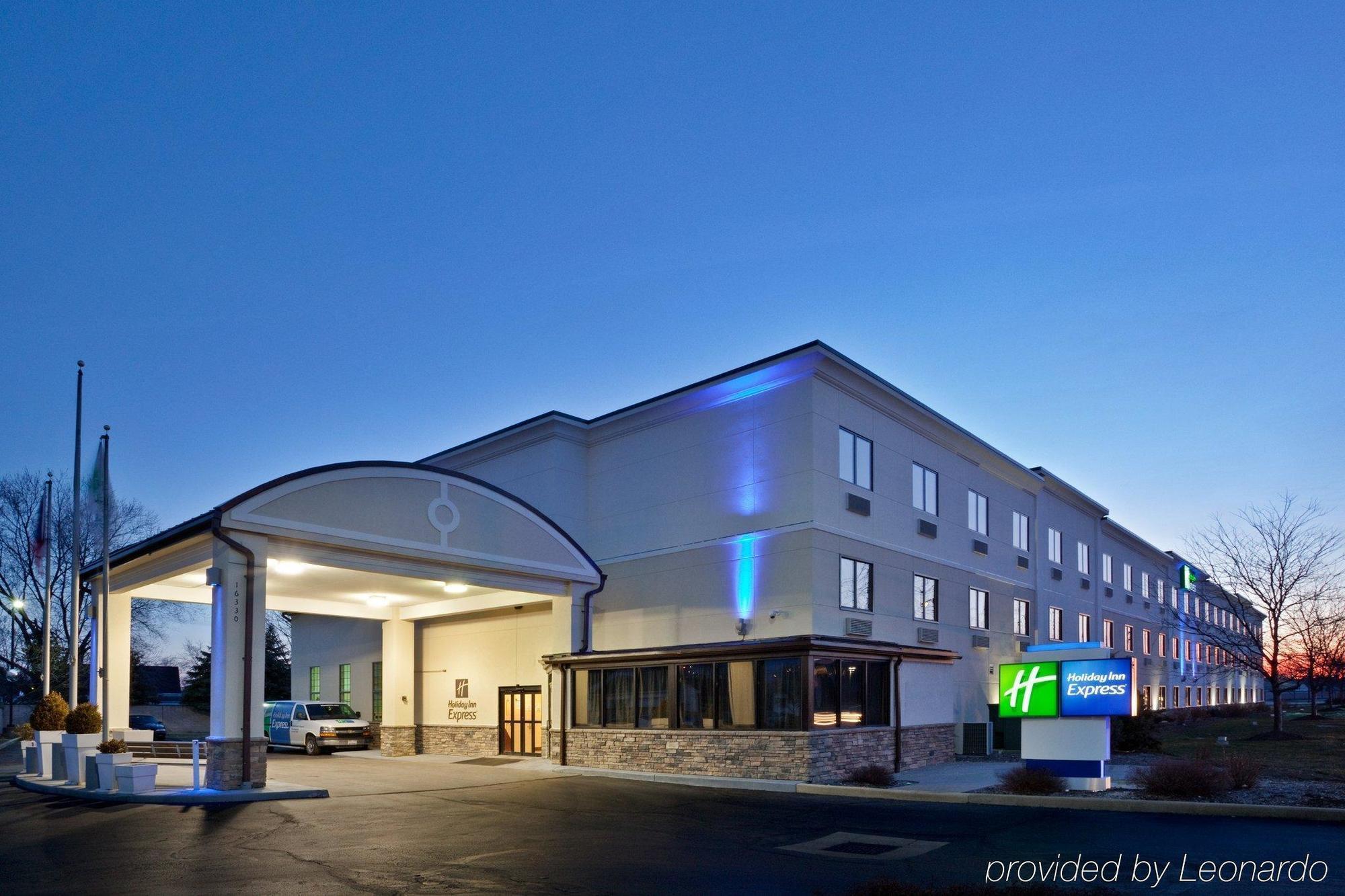 Holiday Inn Express Cleveland Airport - Brook Park By Ihg Екстериор снимка