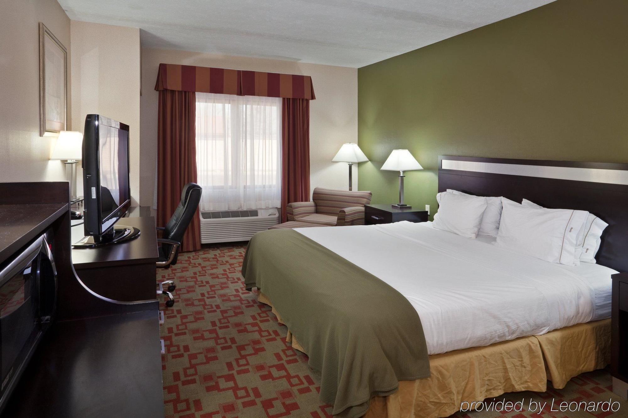 Holiday Inn Express Cleveland Airport - Brook Park By Ihg Стая снимка